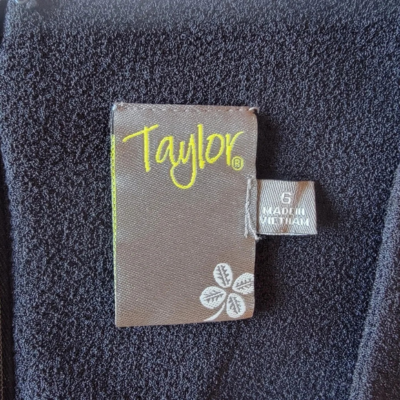 NWT Taylor Dress Black Crepe Long Puff Sleeves V Neck Style 5803 M. Size 6 - Picture 4 of 14